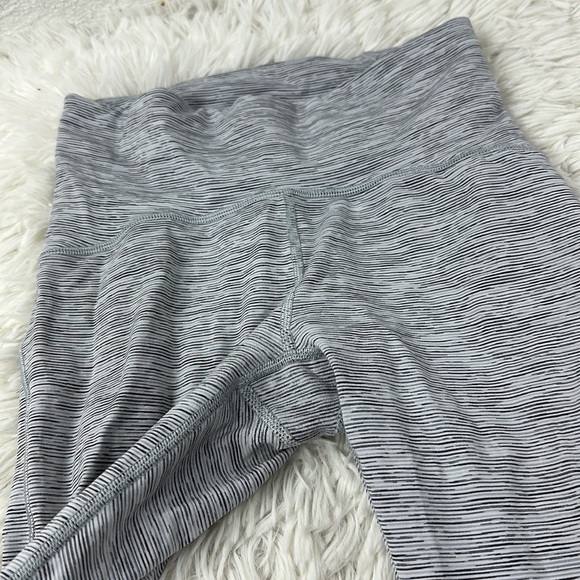 Lululemon Train Times Crop Wee Are From Space Ice Grey Alpine White - Picture 3 of 7